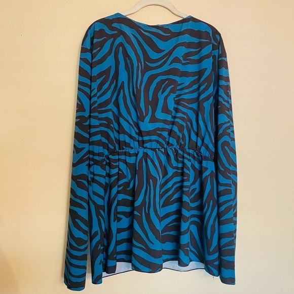 Boohoo Plus Blue Black Zebra Print Blouse Made in Italy Size 22 - Picture 2 of 13